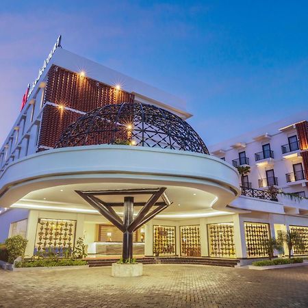 Hotel Swiss-Belcourt Lombok Praya Exterior foto
