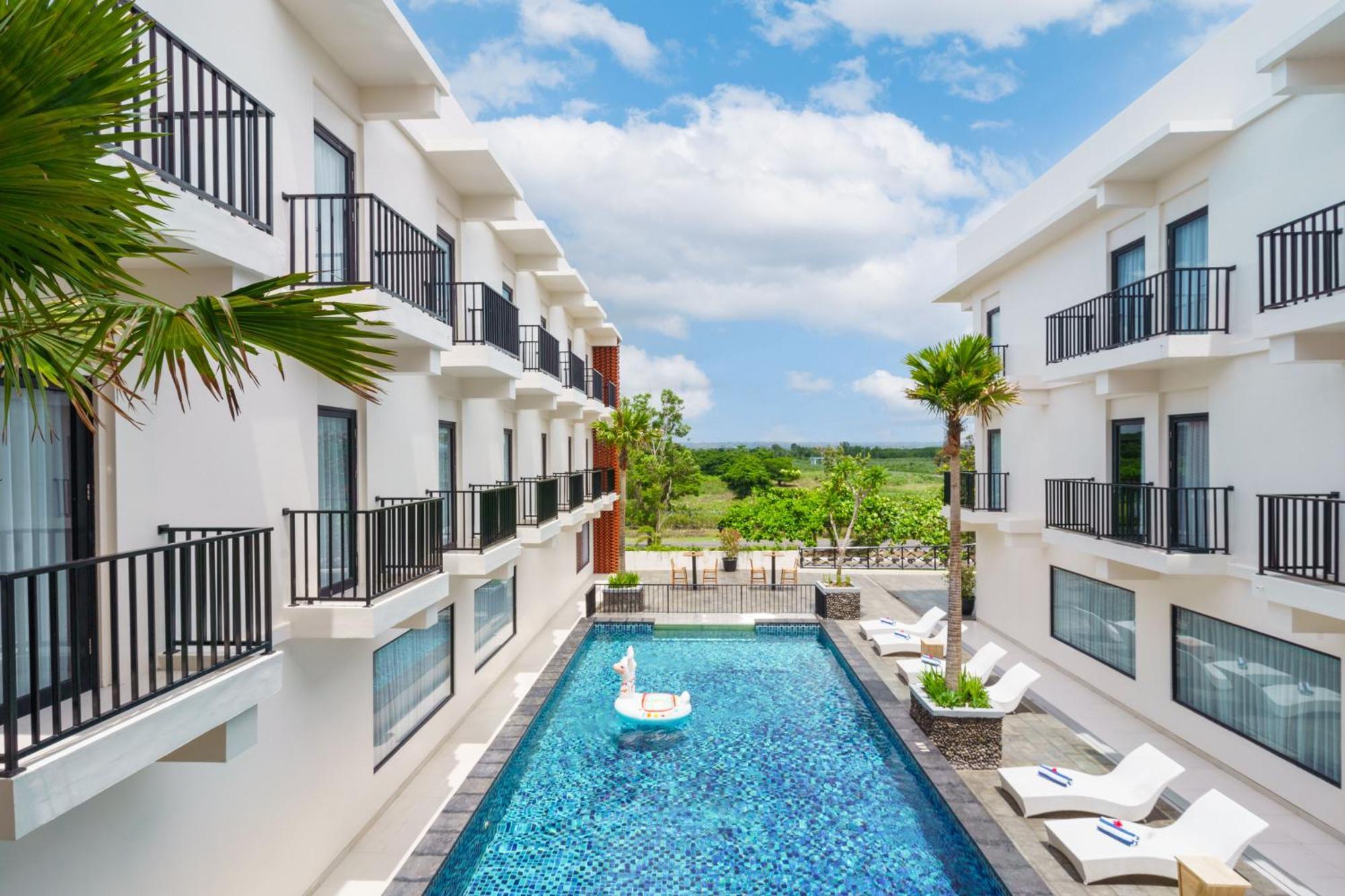 Hotel Swiss-Belcourt Lombok Praya Exterior foto