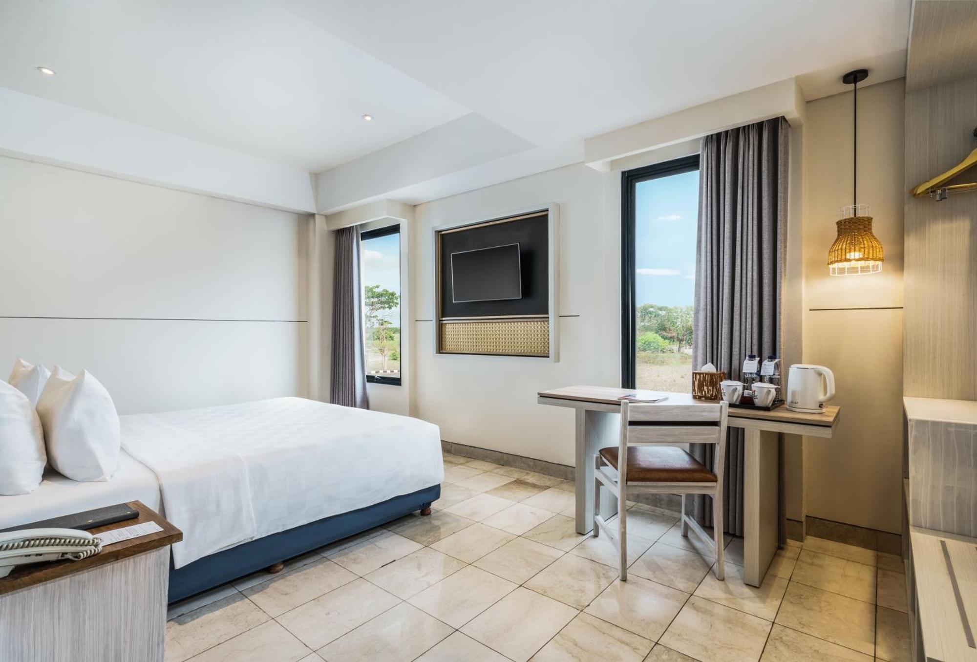 Hotel Swiss-Belcourt Lombok Praya Exterior foto
