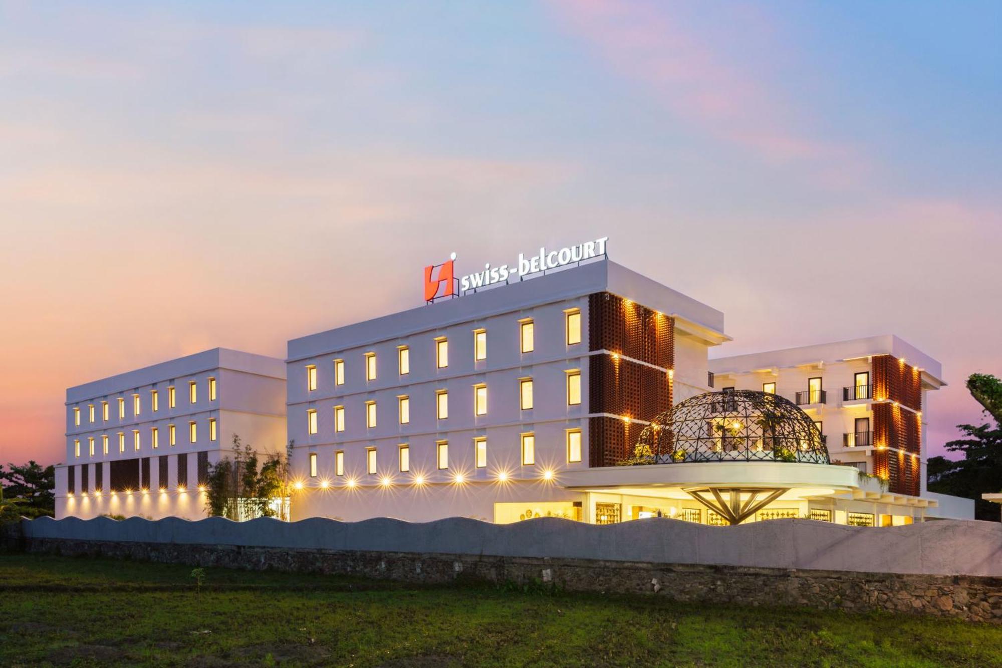 Hotel Swiss-Belcourt Lombok Praya Exterior foto