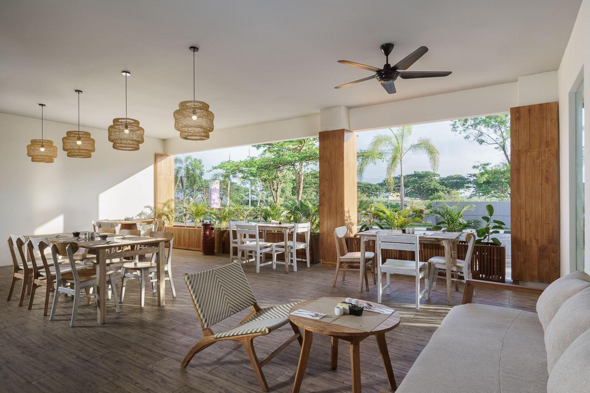 Hotel Swiss-Belcourt Lombok Praya Exterior foto