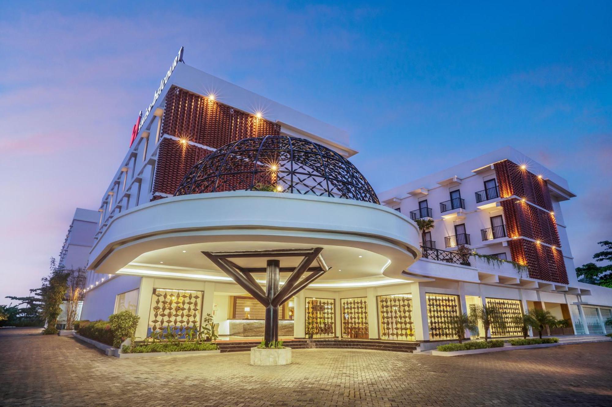 Hotel Swiss-Belcourt Lombok Praya Exterior foto