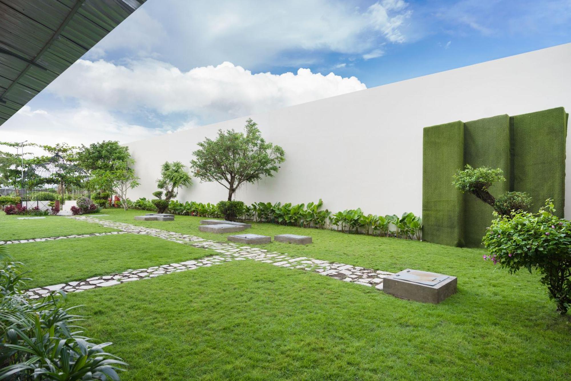 Hotel Swiss-Belcourt Lombok Praya Exterior foto