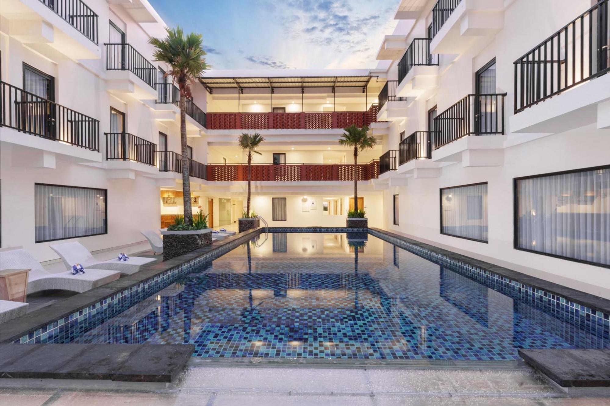 Hotel Swiss-Belcourt Lombok Praya Exterior foto