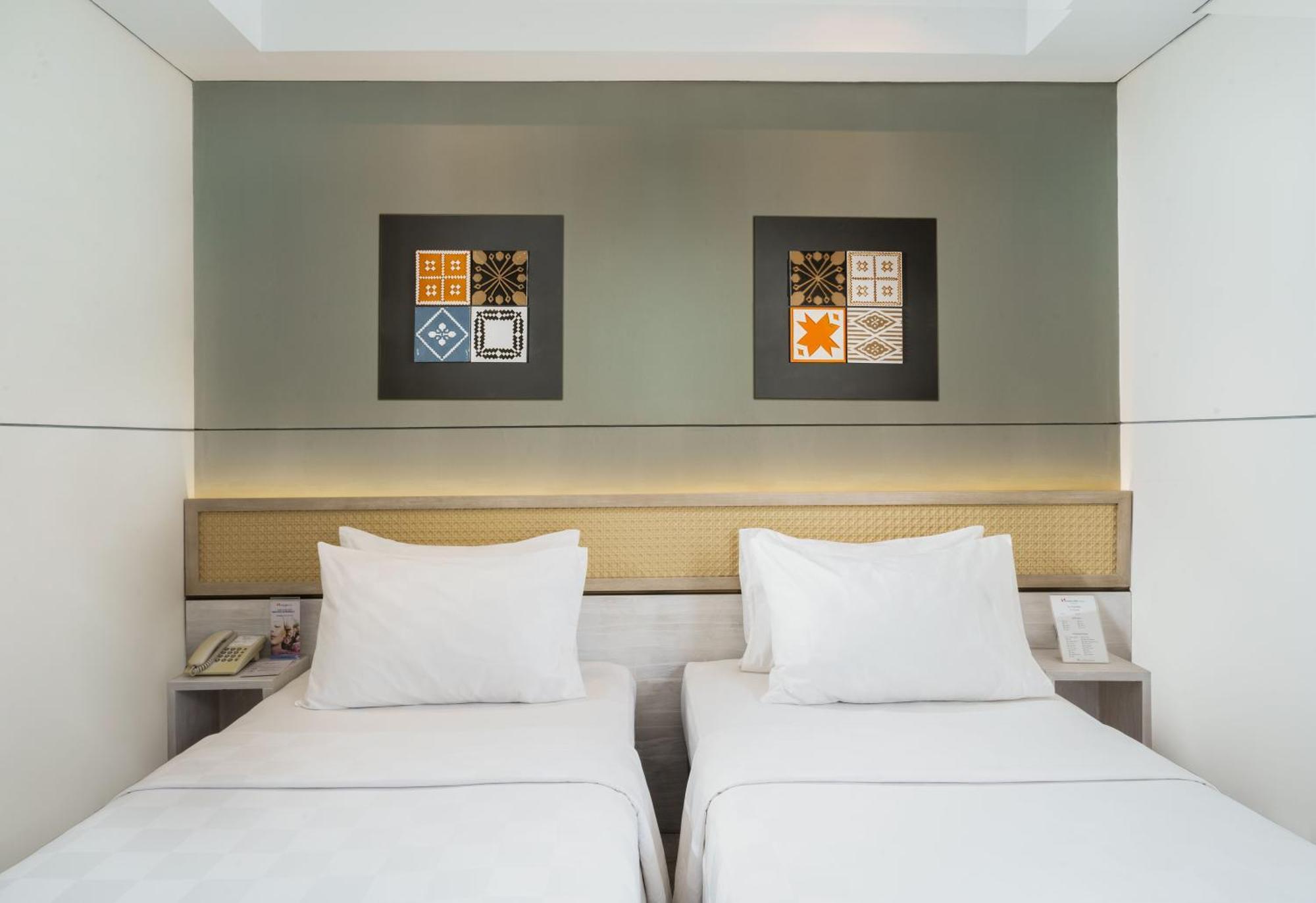 Hotel Swiss-Belcourt Lombok Praya Exterior foto