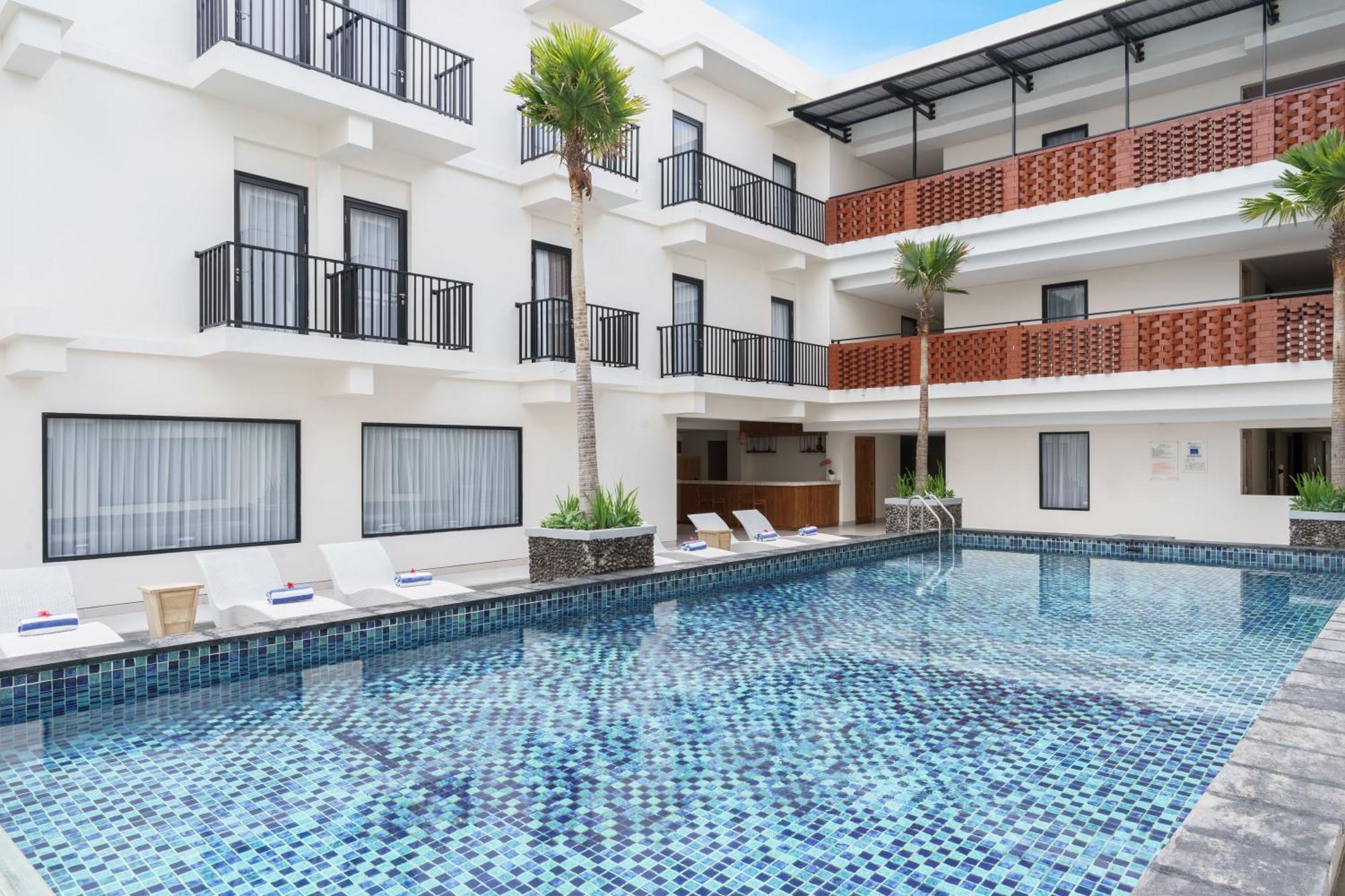 Hotel Swiss-Belcourt Lombok Praya Exterior foto