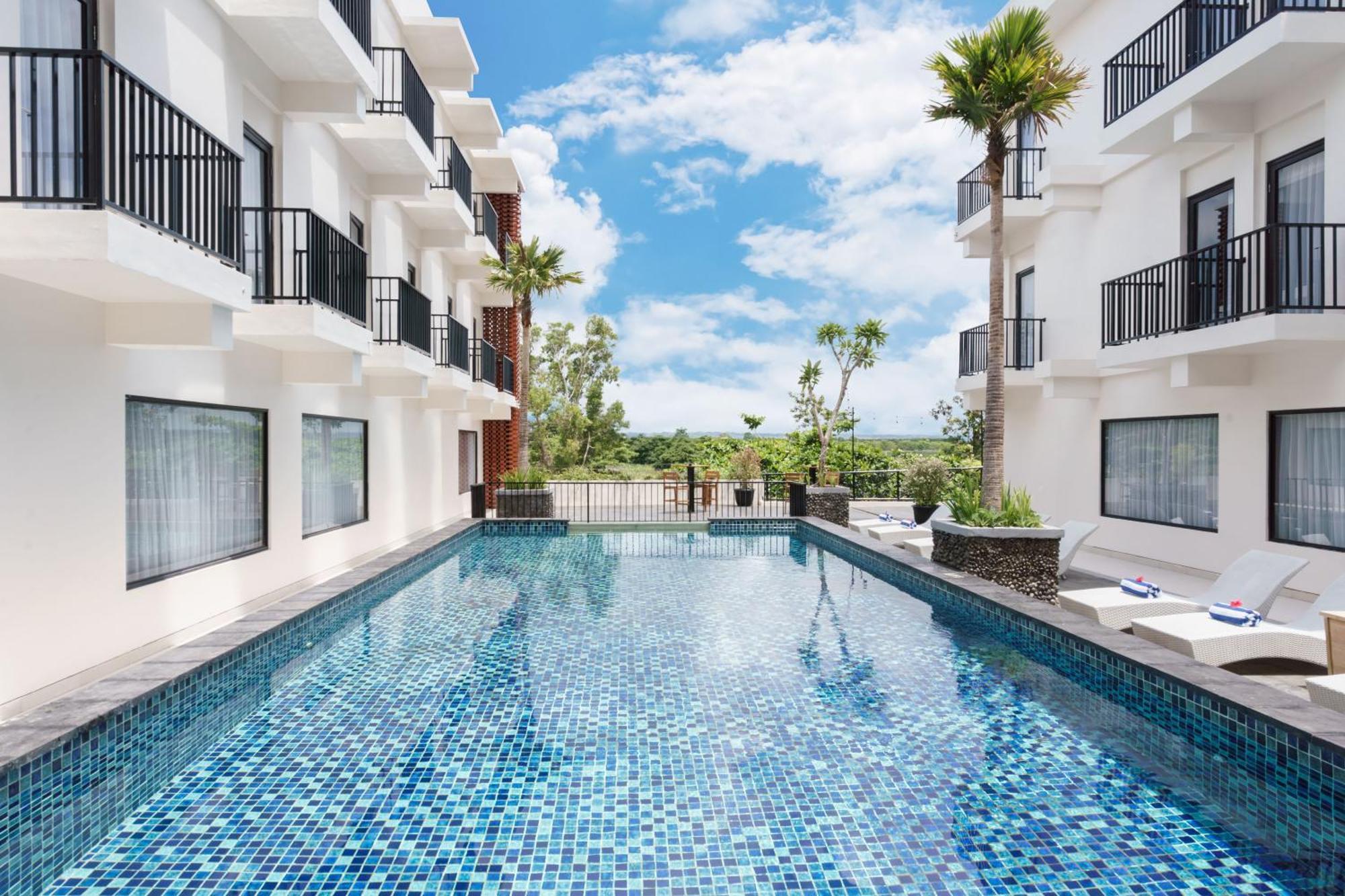 Hotel Swiss-Belcourt Lombok Praya Exterior foto